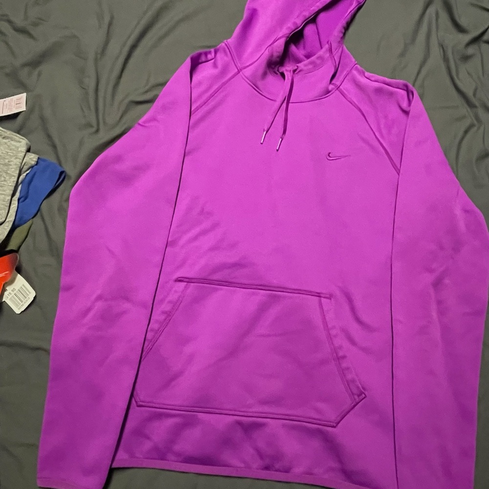 Lightly worn violet Nike Therma Fit Hoodie!